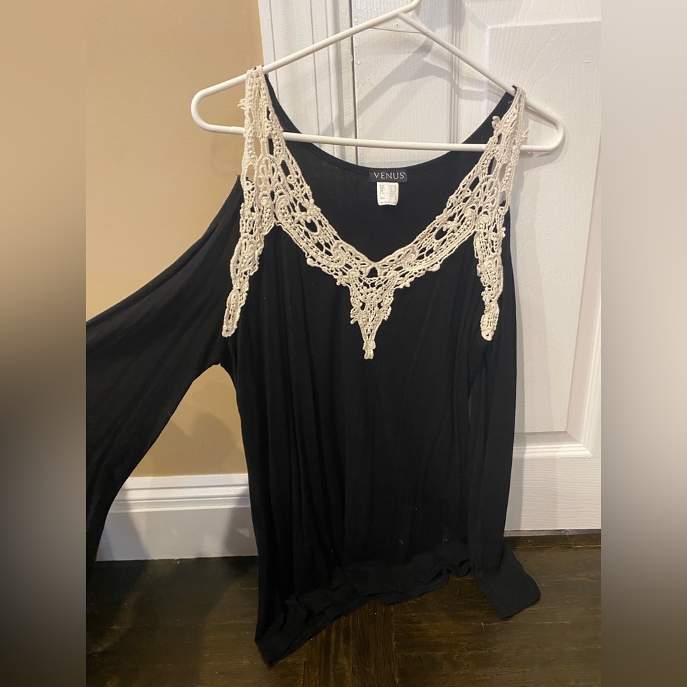 Knit, cold shoulder bell, bottom sleeve